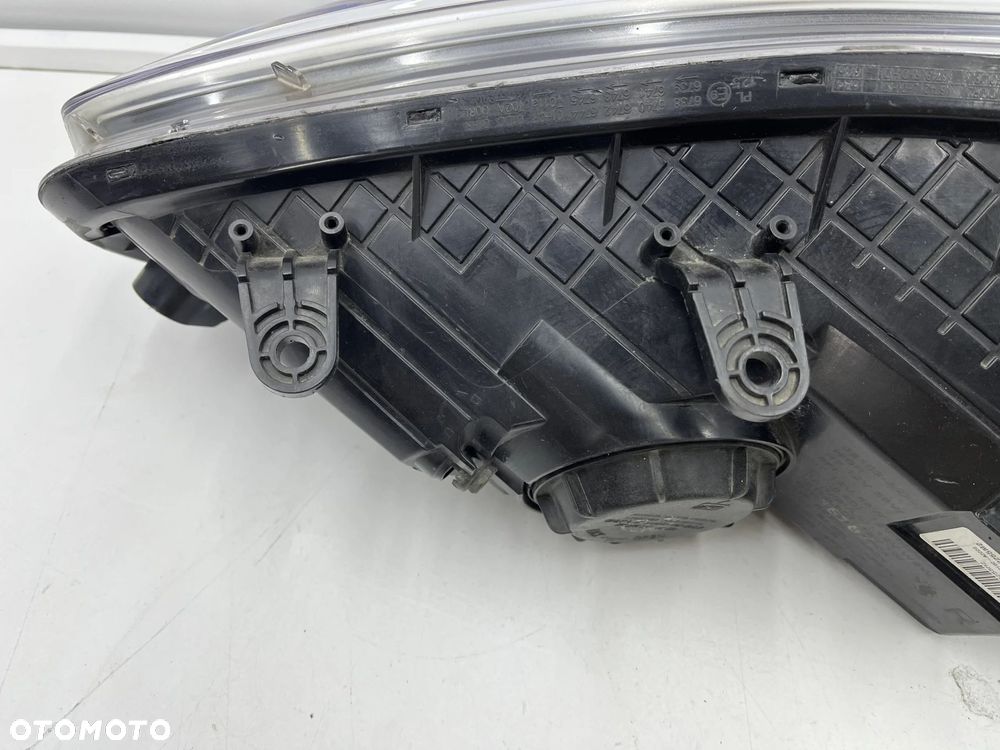 Lampa reflektor Kia Ceed II 2 Proceed 2 II 12-18r. prawa przednia soczewka + pasek LED prawy przód E - 11