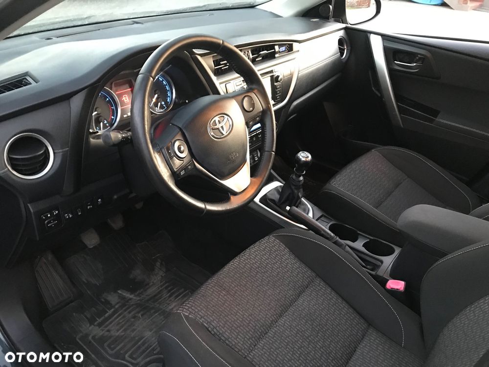 Toyota Auris - 11
