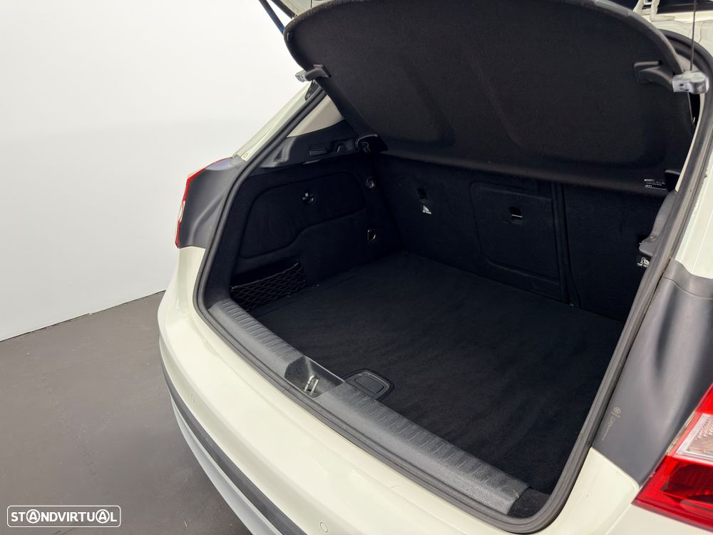 Mercedes-Benz GLA 180 d Style - 25