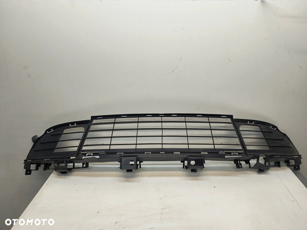 RENAULT SCENIC   kratka środkowa zderzaka 622545401R