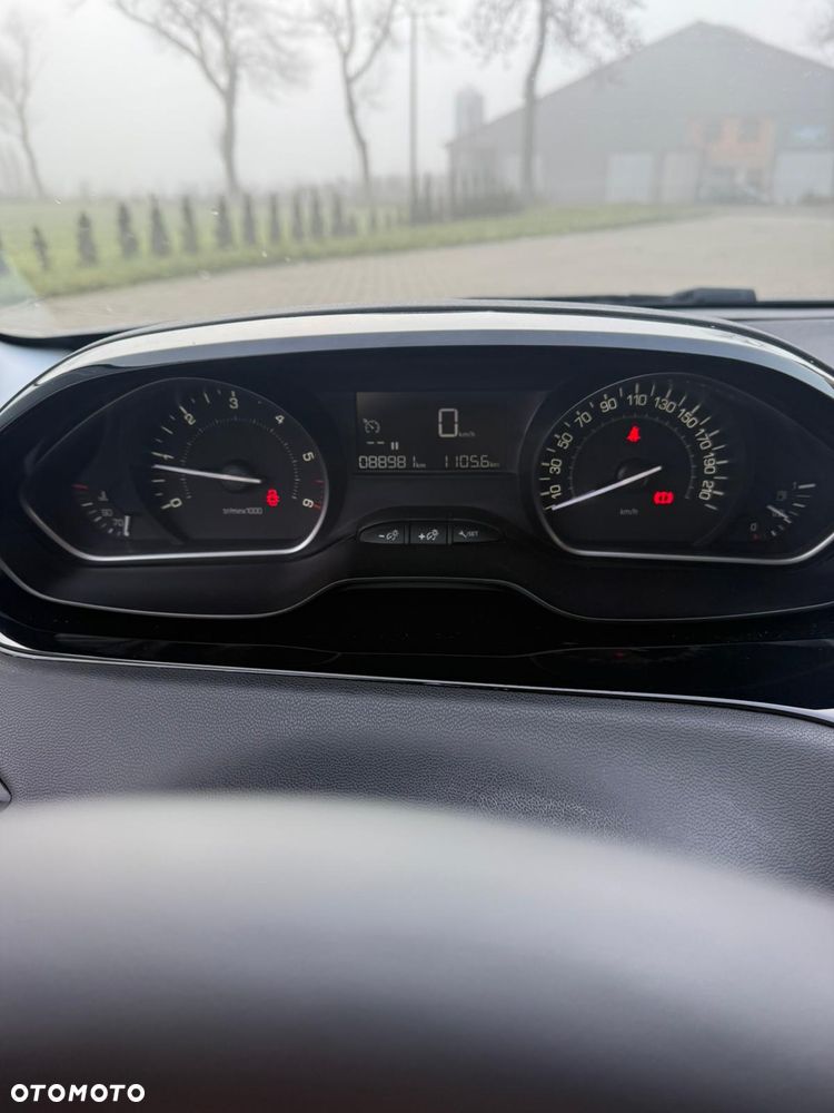 Peugeot 208 - 16