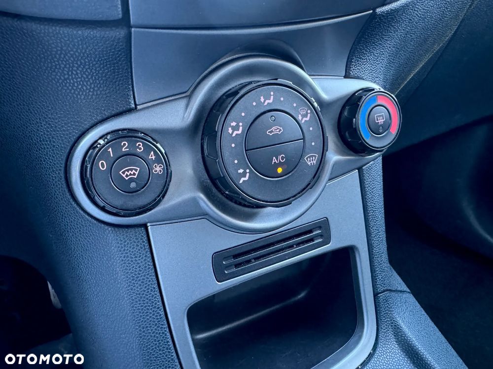 Ford Fiesta 1.25 Celebration - 23