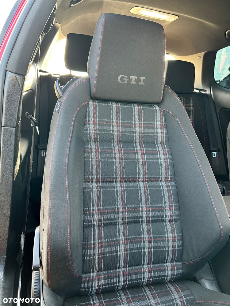 Volkswagen Golf - 15