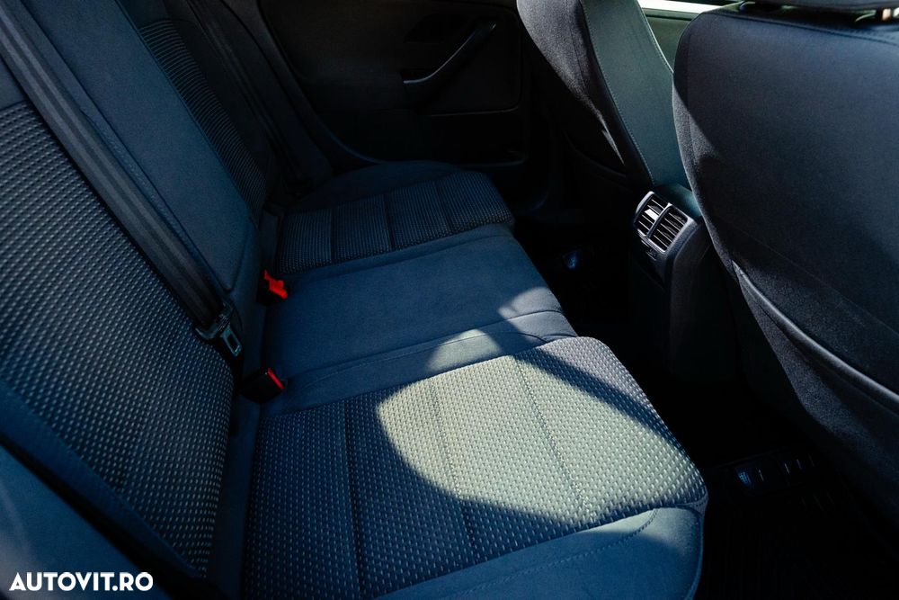 Volkswagen Jetta 1.9 TDI Comfortline - 12