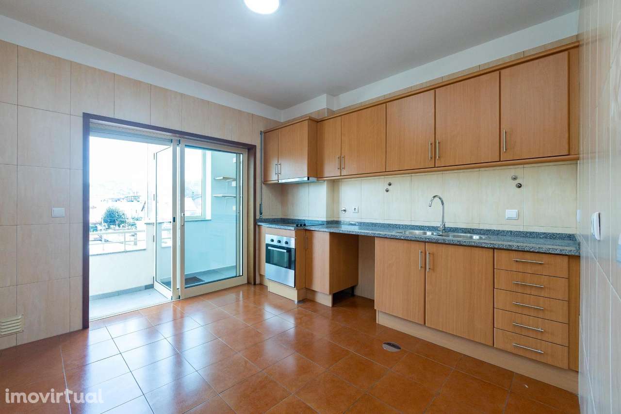 Apartamento T2 no Largo da Estação (Paredes) ,Próximo à CESPU... - Grande imagem: 4/21