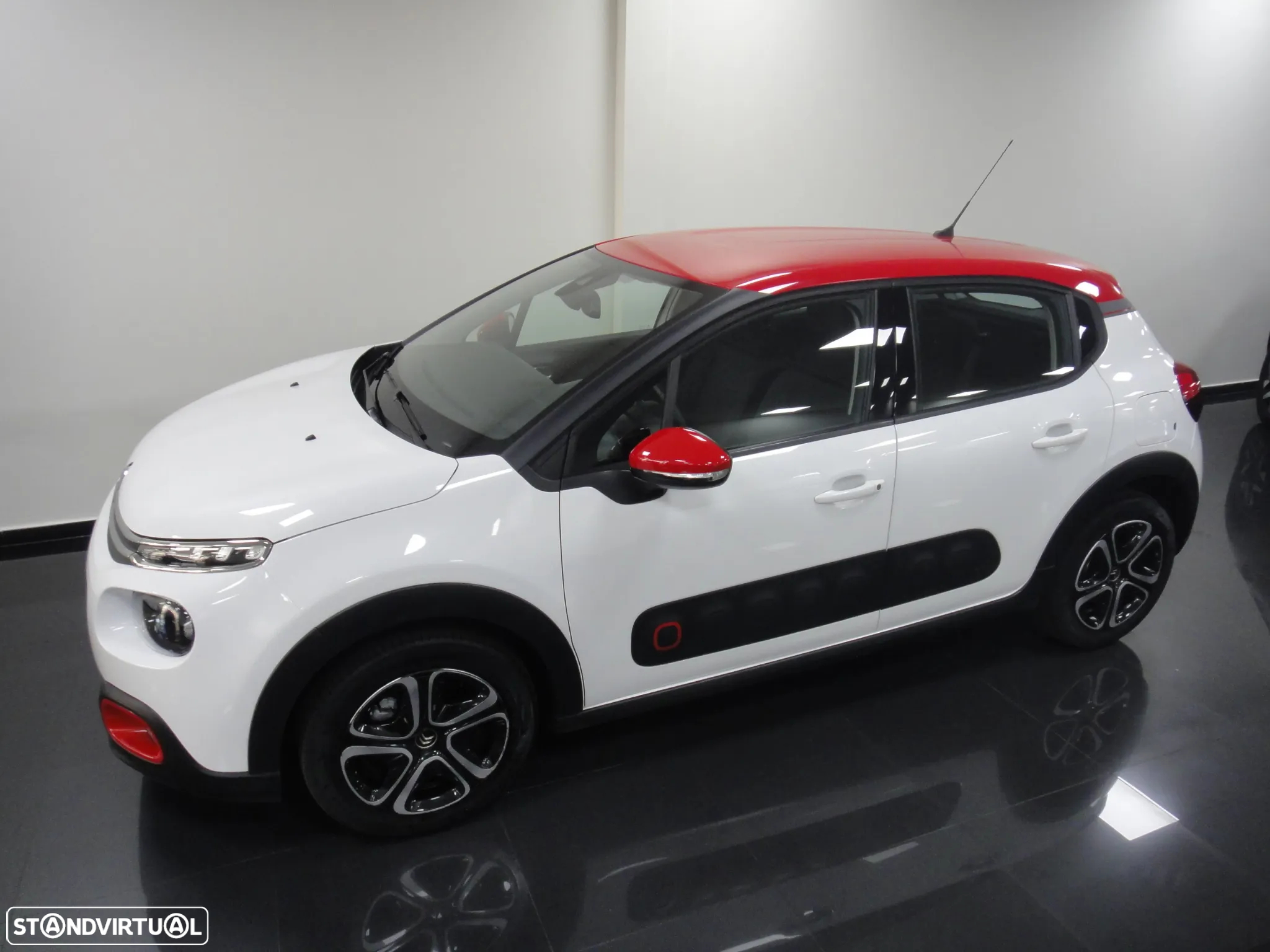 Citroën C3 1.2 PureTech Shine EAT6 - 7