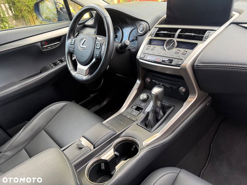 Lexus NX 300 F Impression AWD - 32