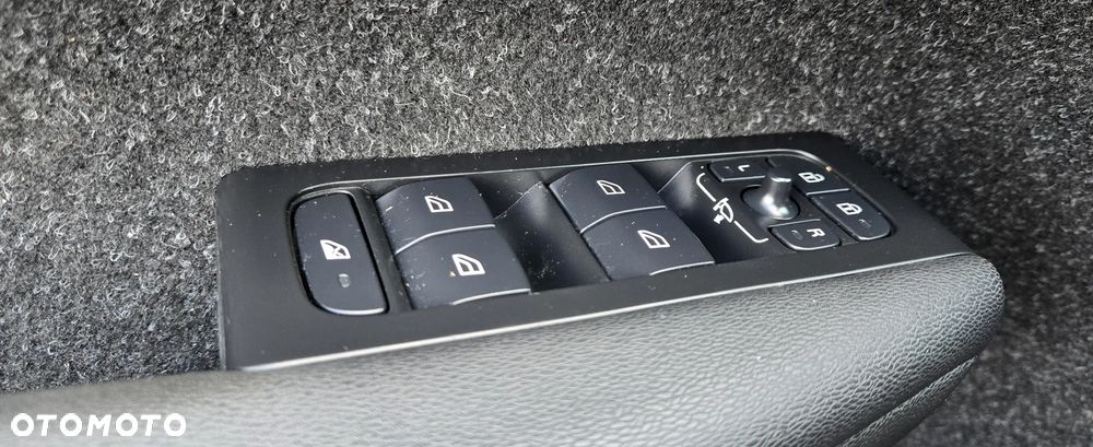 Volvo XC 40 D3 Momentum Pro - 32