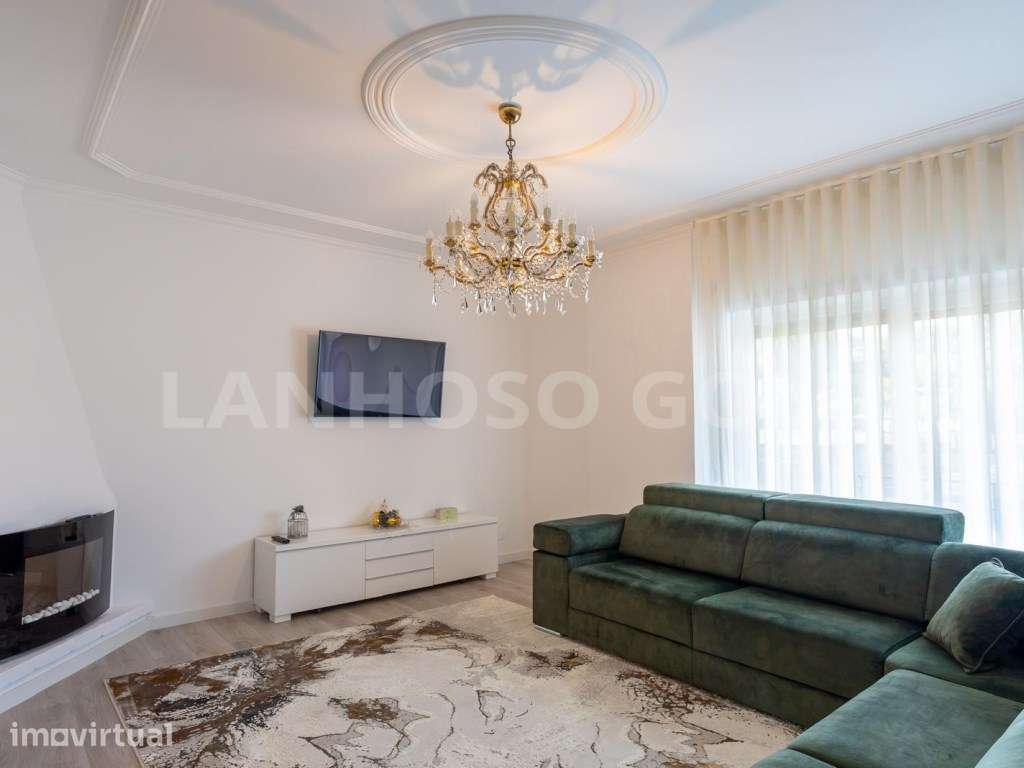 Apartamento T3 Renovado com Terraço de 49 m², Garagem Fechada e Closet - Grande imagem: 2/18