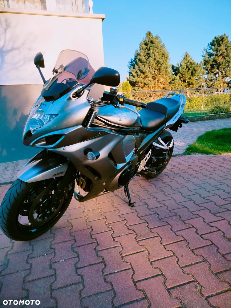 Suzuki GSX - 17
