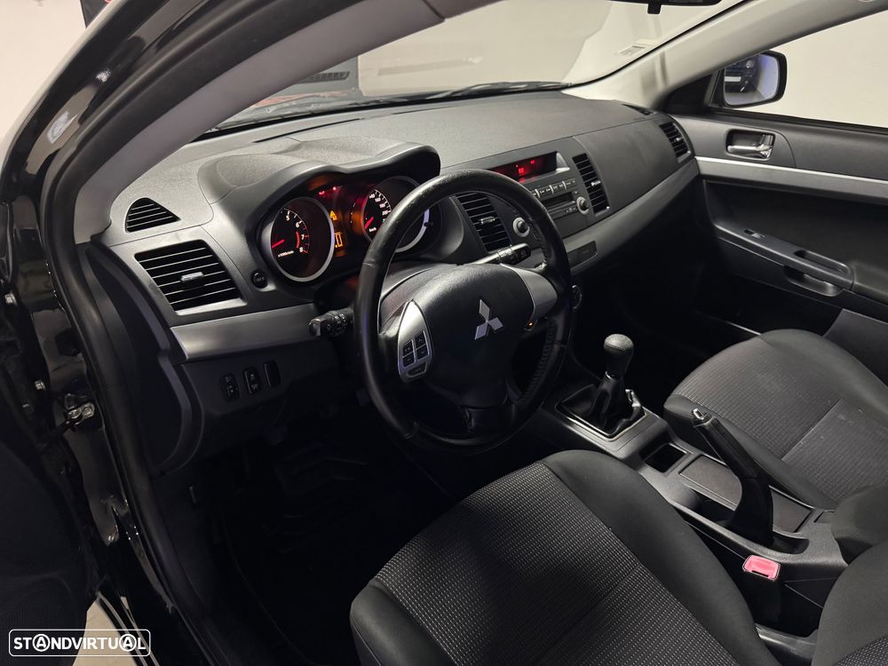 Mitsubishi Lancer Sportback 1.6 Invite Black Edition ClearTec - 11