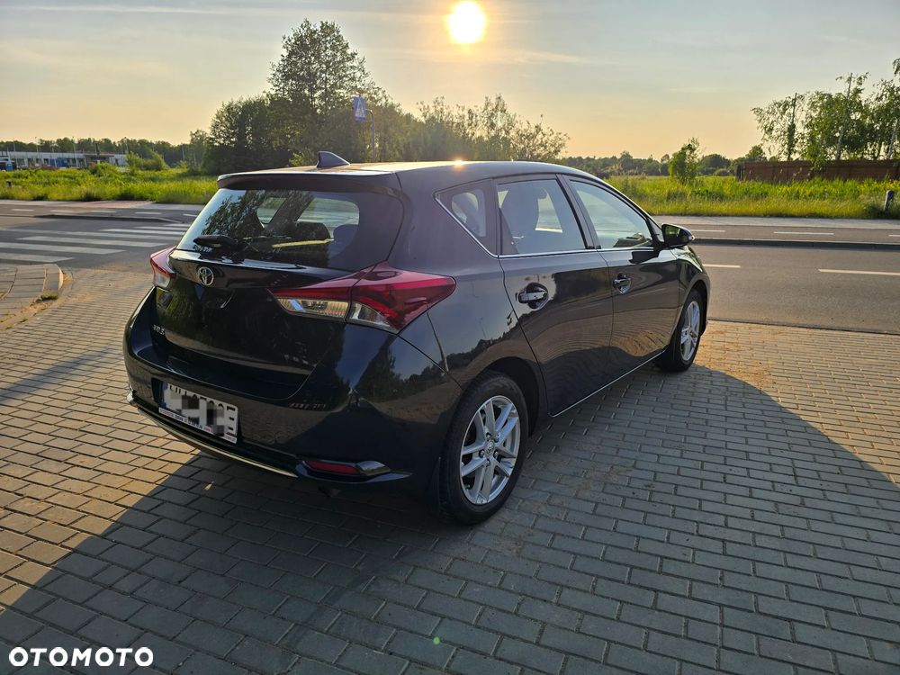 Toyota Auris 1.6 Premium - 3