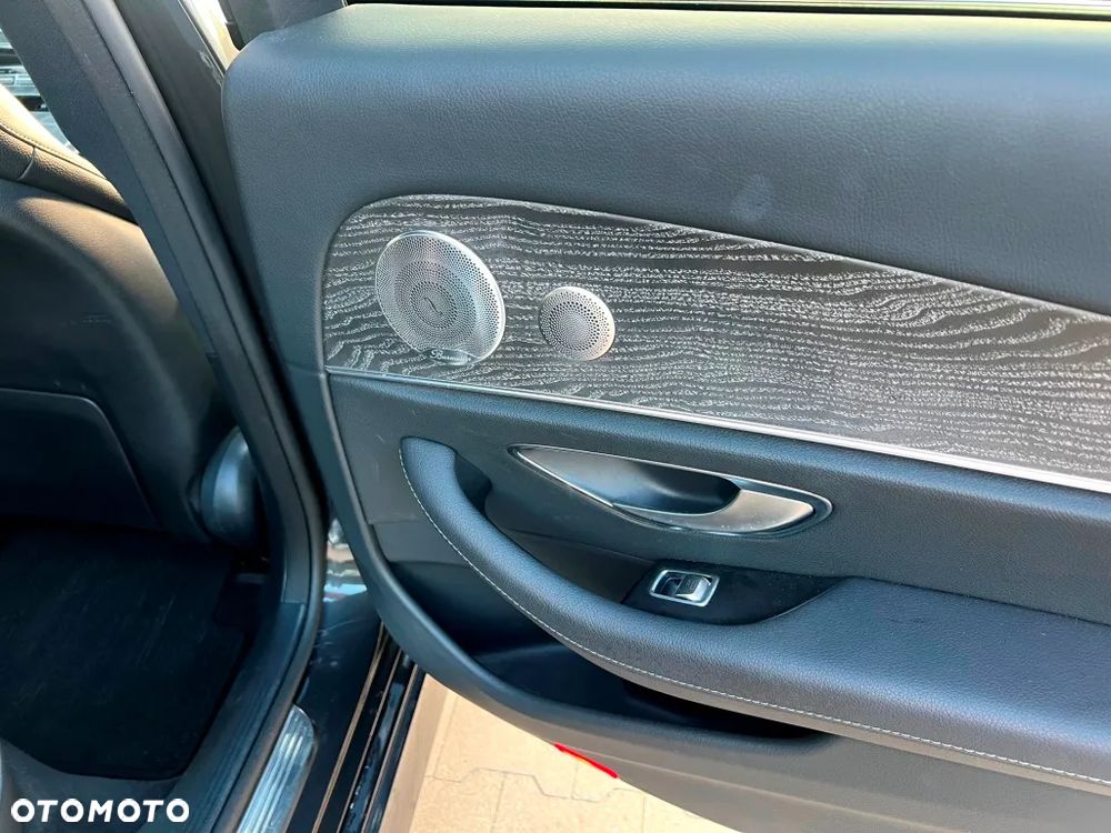 Mercedes-Benz Klasa E 300 de 4Matic T 9G-TRONIC AMG Line - 16