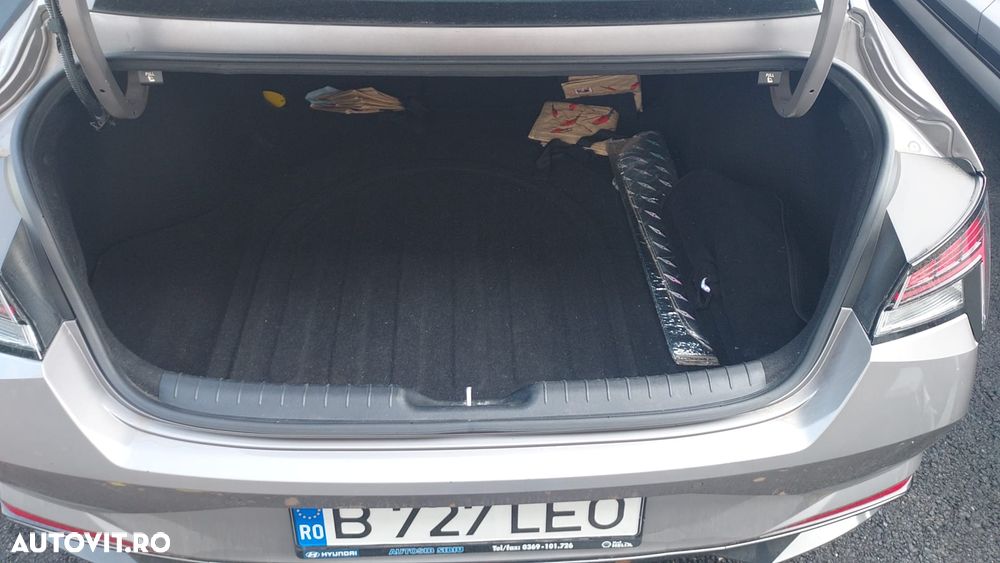 Hyundai Elantra - 11
