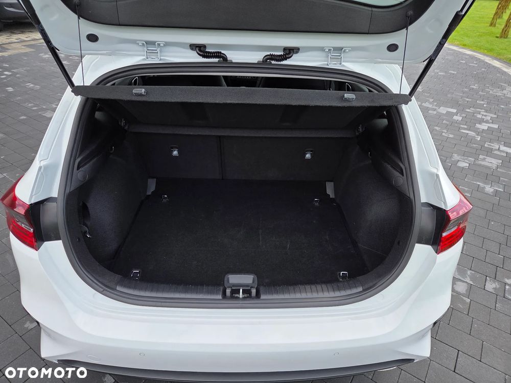 Kia Ceed 1.6 CRDi Eco-Dynamics+ (48V Mild-Hybrid) DCT7 Platinum Edition - 23