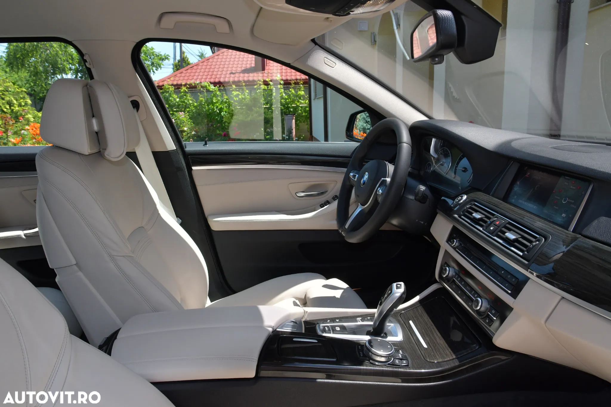 BMW Seria 5 520d xDrive AT - 32