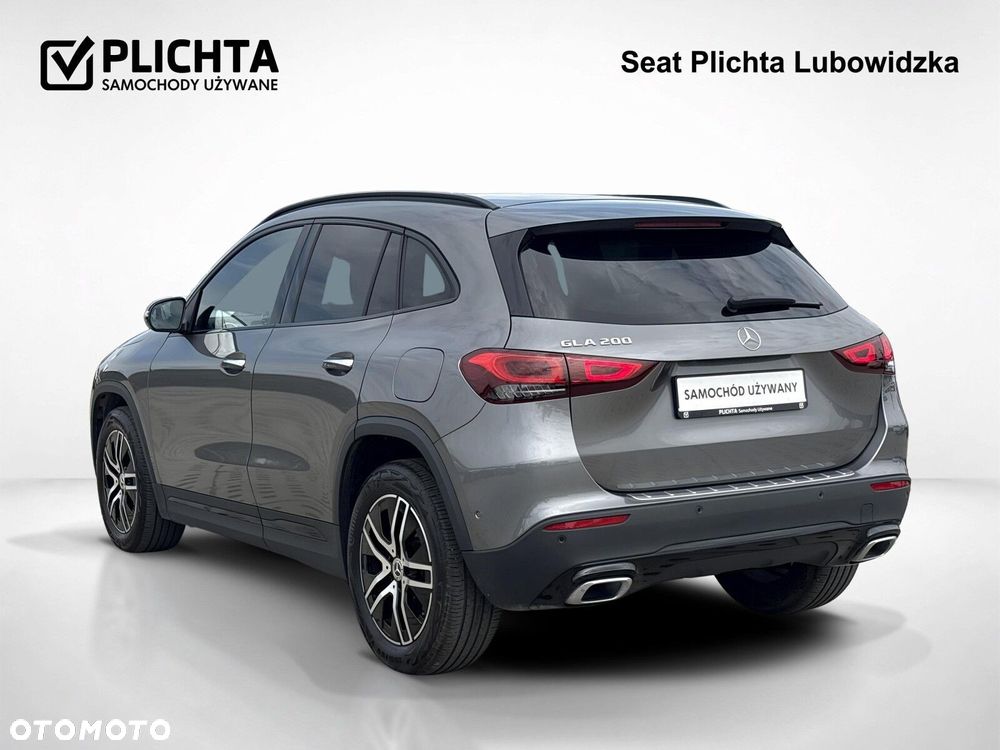 Mercedes-Benz GLA - 4
