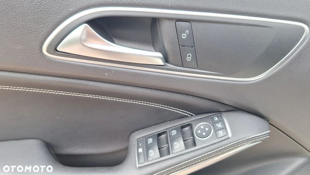 Mercedes-Benz GLA 250 4Matic 7G-DCT AMG Line - 14