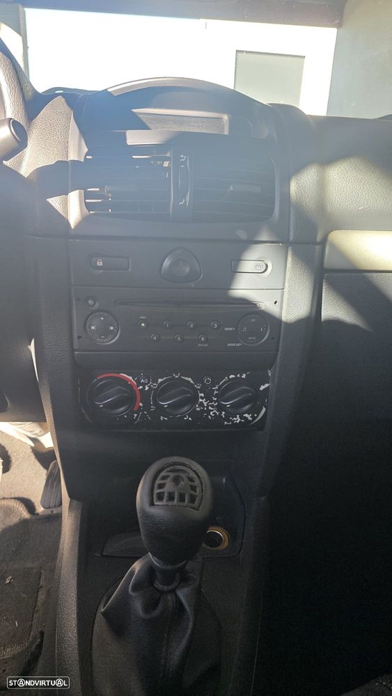 Renault Clio 1.2 16V SE Extreme - 23
