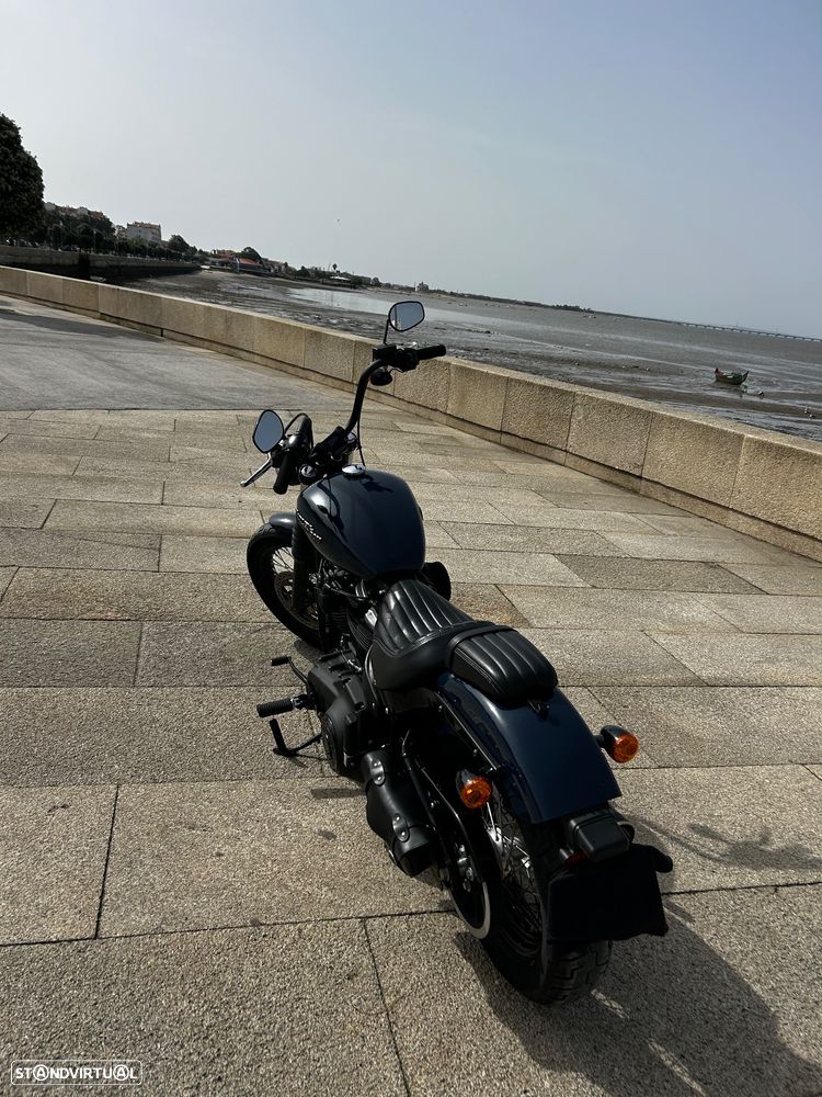 Harley-Davidson Softail Street Bob - 11
