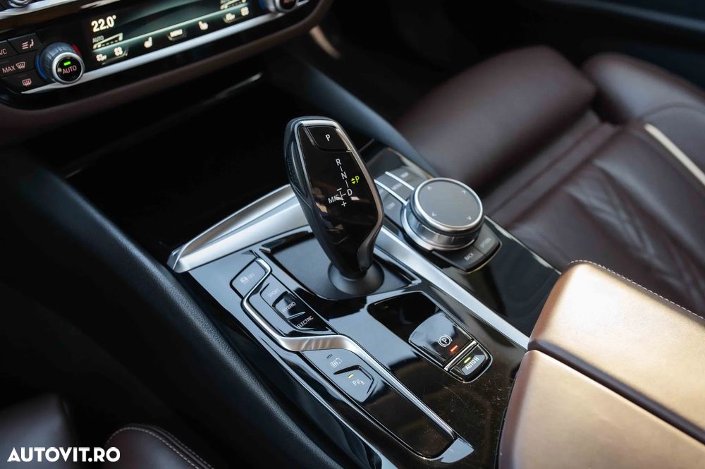 BMW Seria 5 530e xDrive Aut. Luxury Line - 33