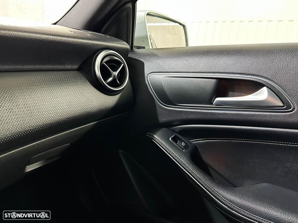 Mercedes-Benz A 180 d Urban - 29