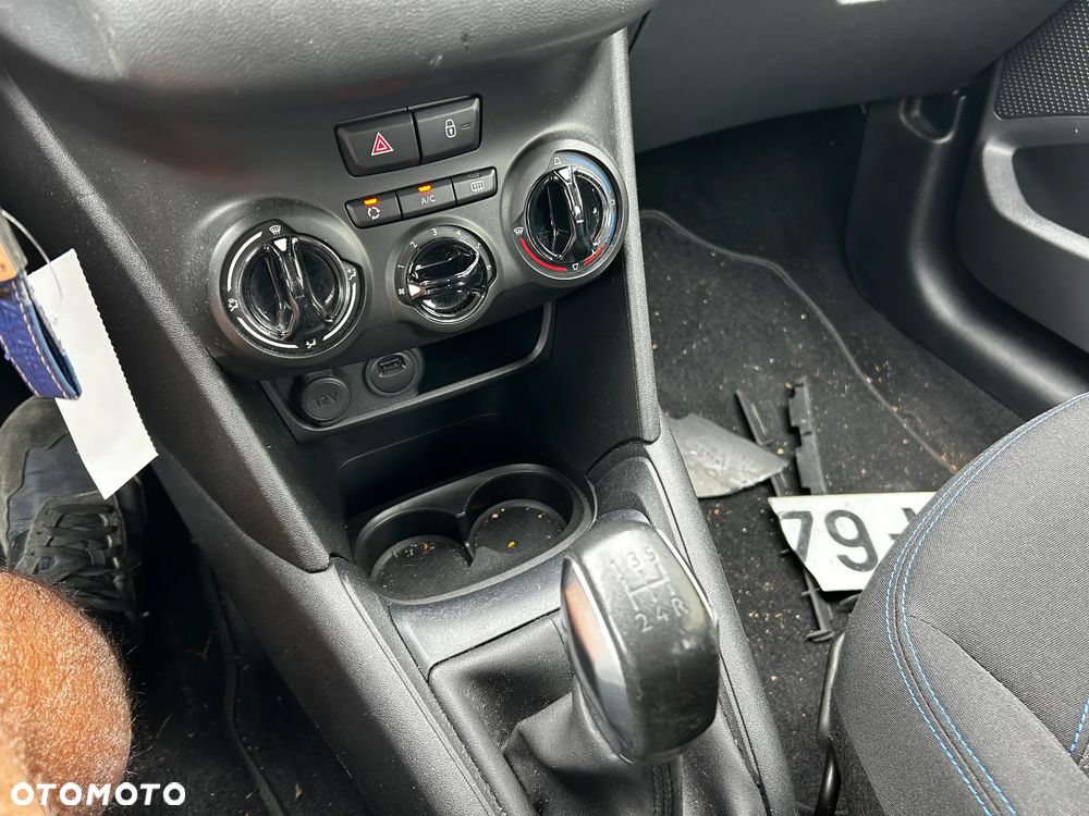 Peugeot 208 - 19