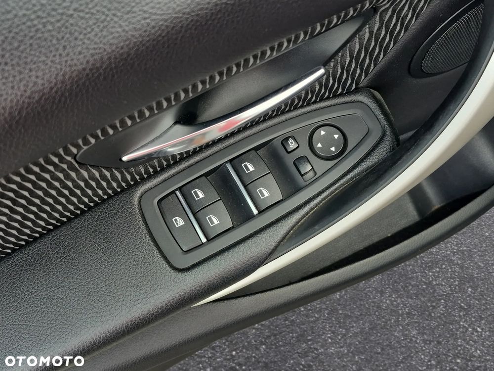 BMW Seria 3 318i Luxury Line - 17
