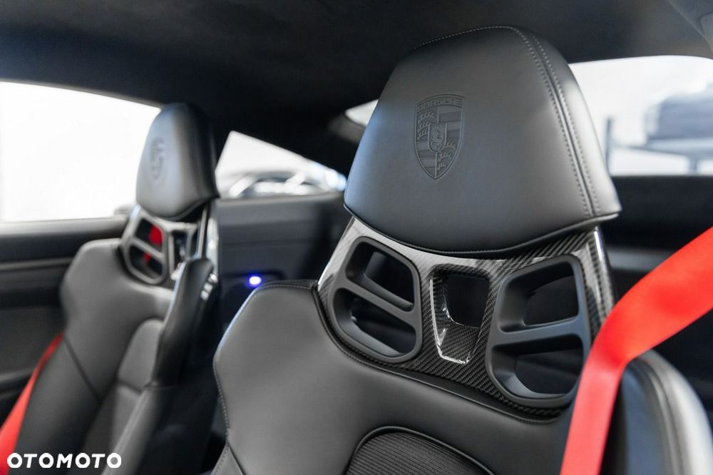 Porsche 911 GT3 Touring PDK - 32