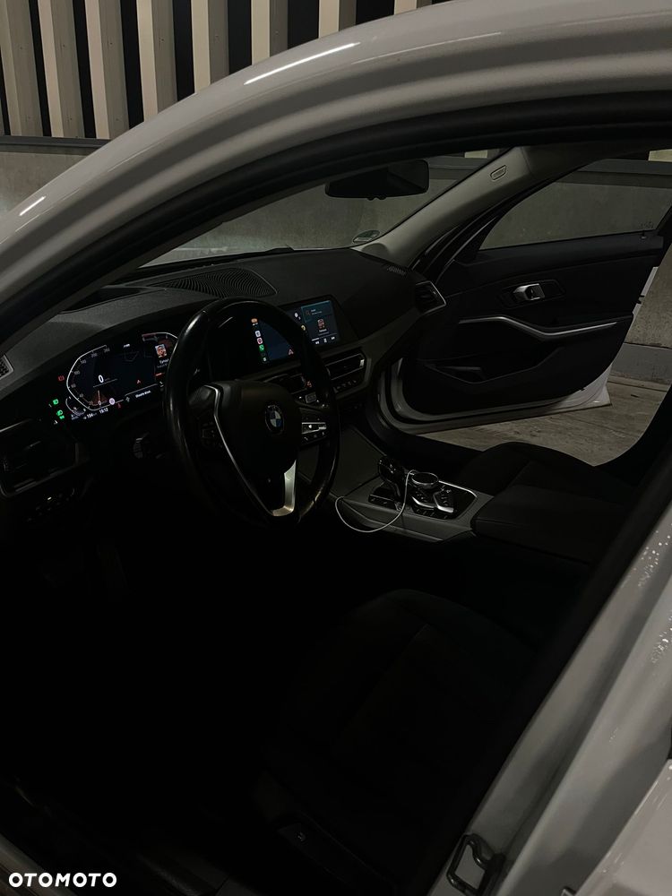 BMW Seria 3 320d Sport Line Shadow - 13