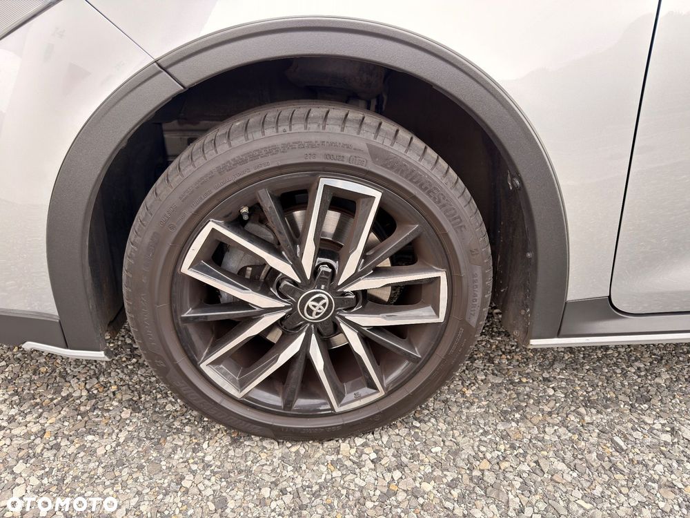 Toyota Corolla 2.0 Hybrid Trek - 17
