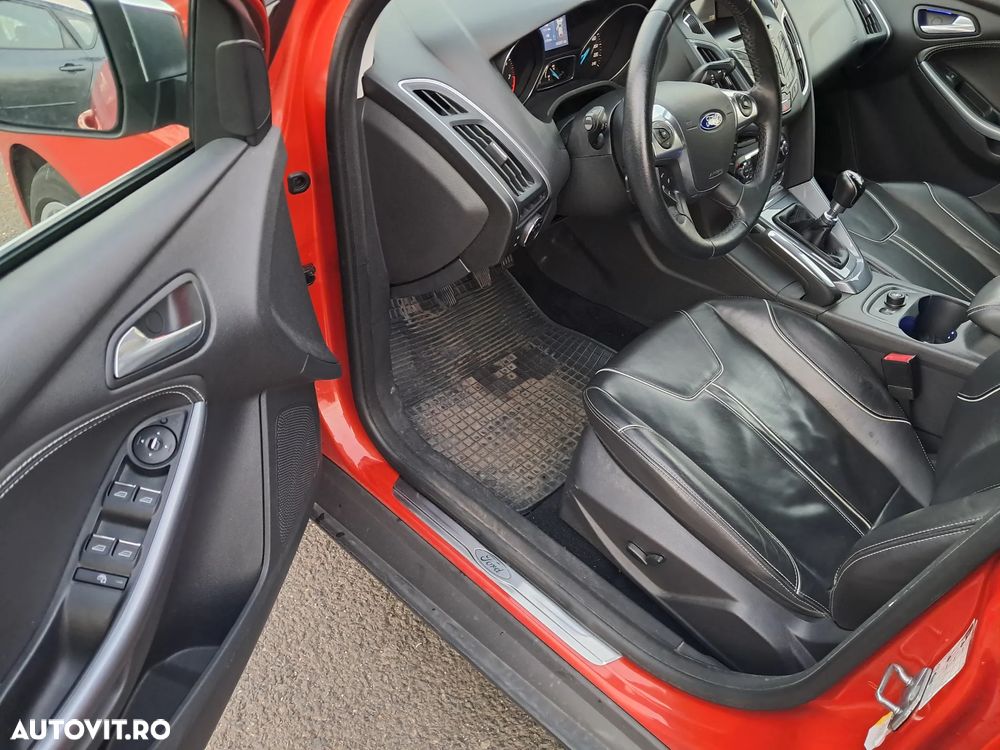 Ford Focus ver-1-6-ecoboost-start--stopp--system-champions-edition - 19