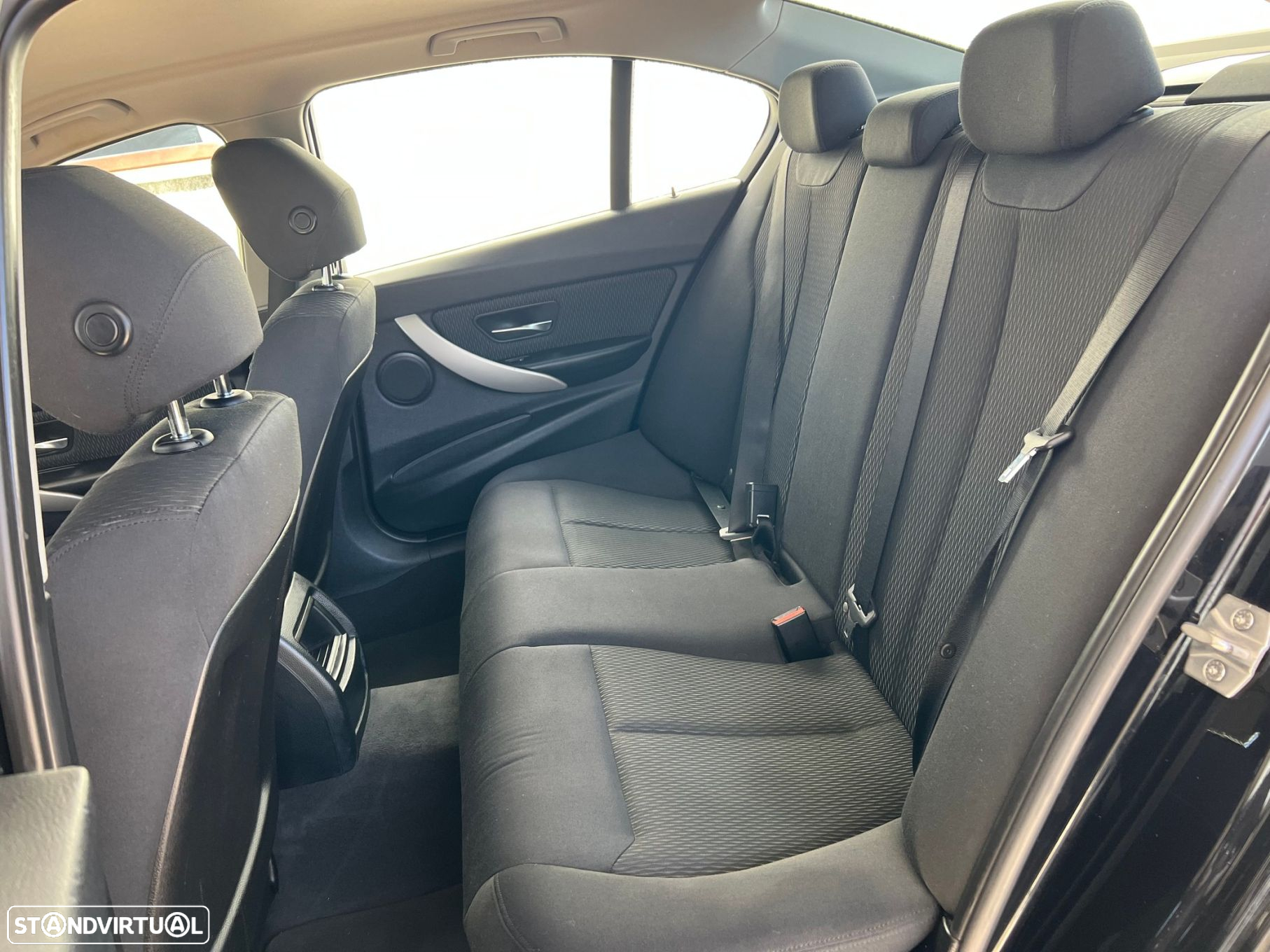 BMW 318 d Auto - 11