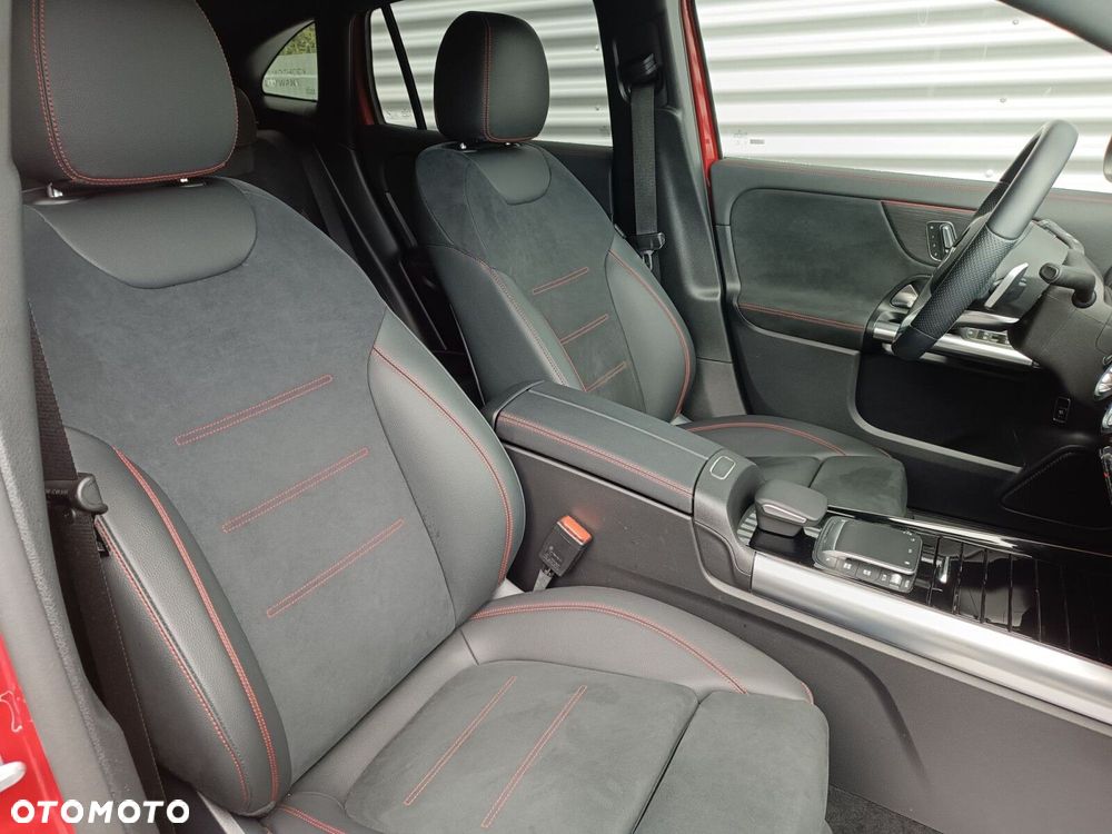 Mercedes-Benz GLA 200 AMG Line - 13