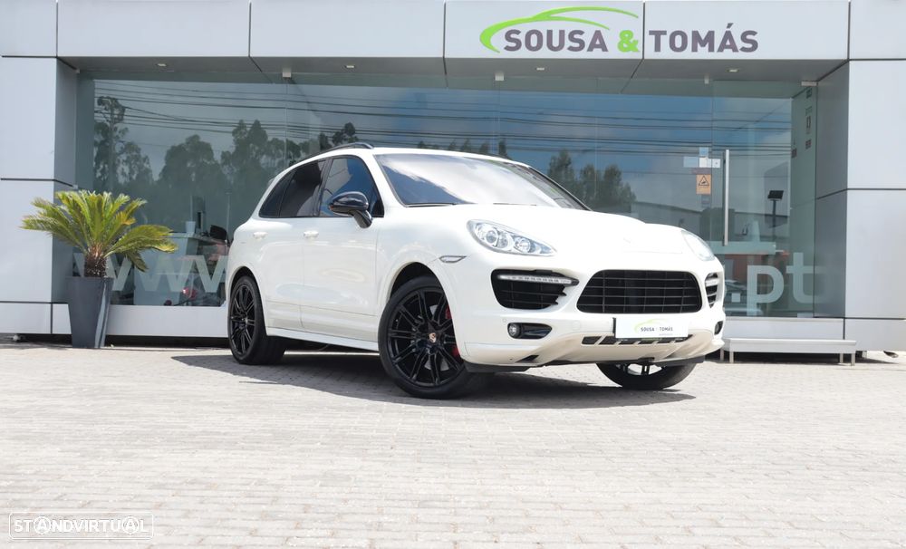 Porsche Cayenne Turbo - 1