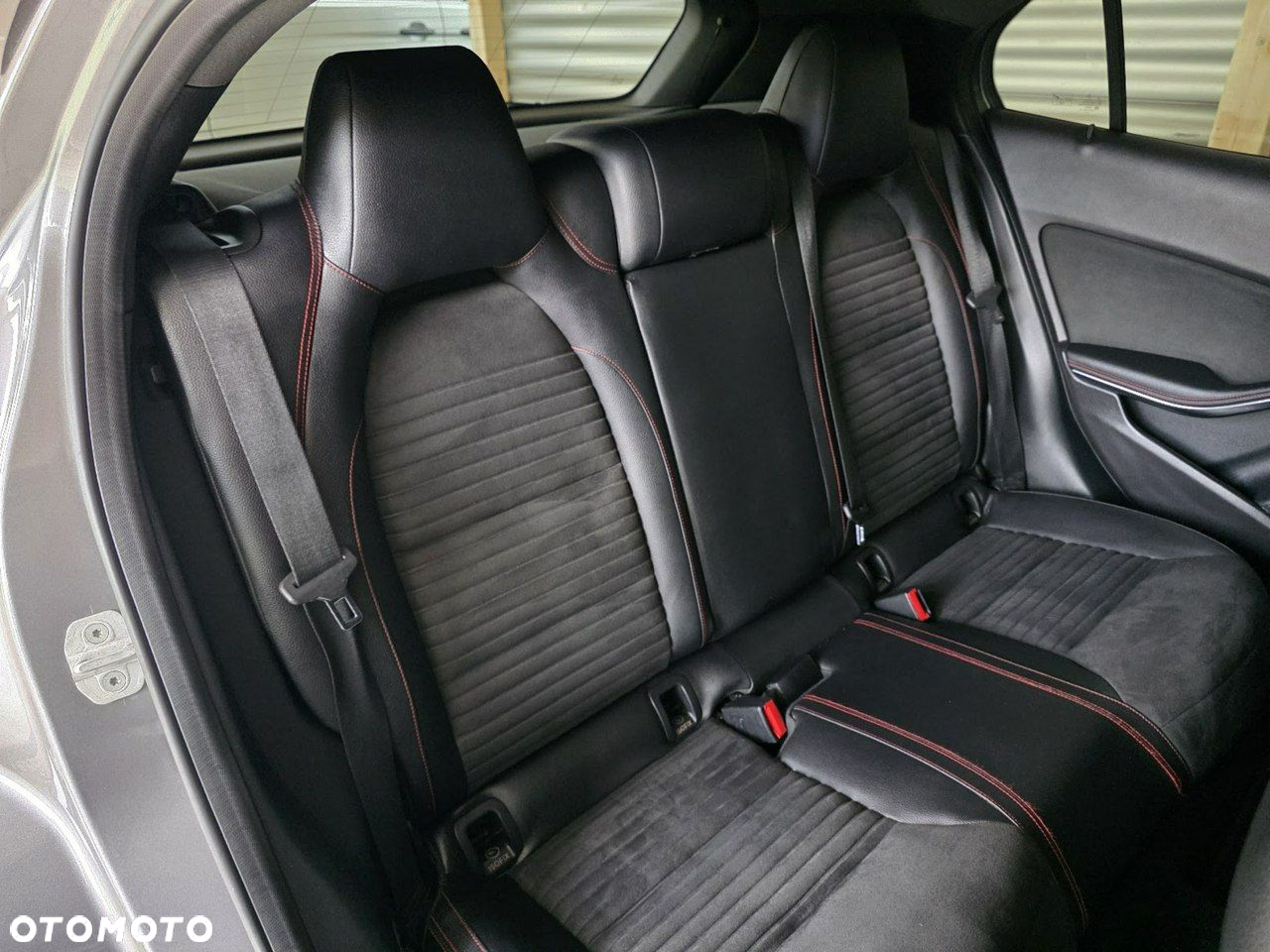 Mercedes-Benz GLA - 16
