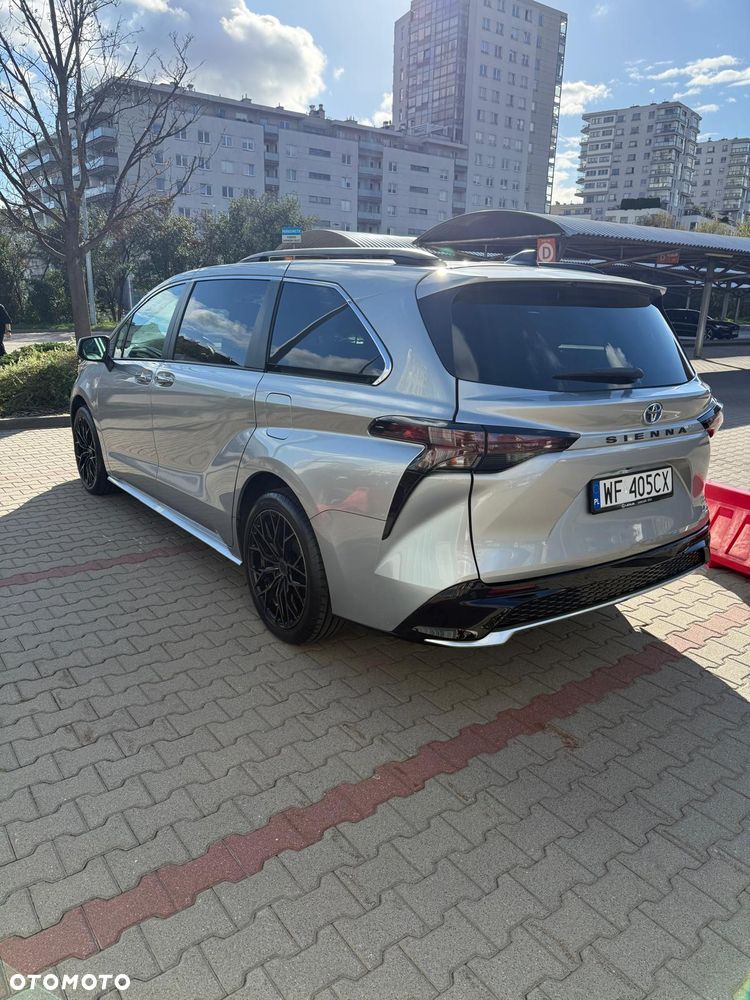 Toyota Sienna - 6