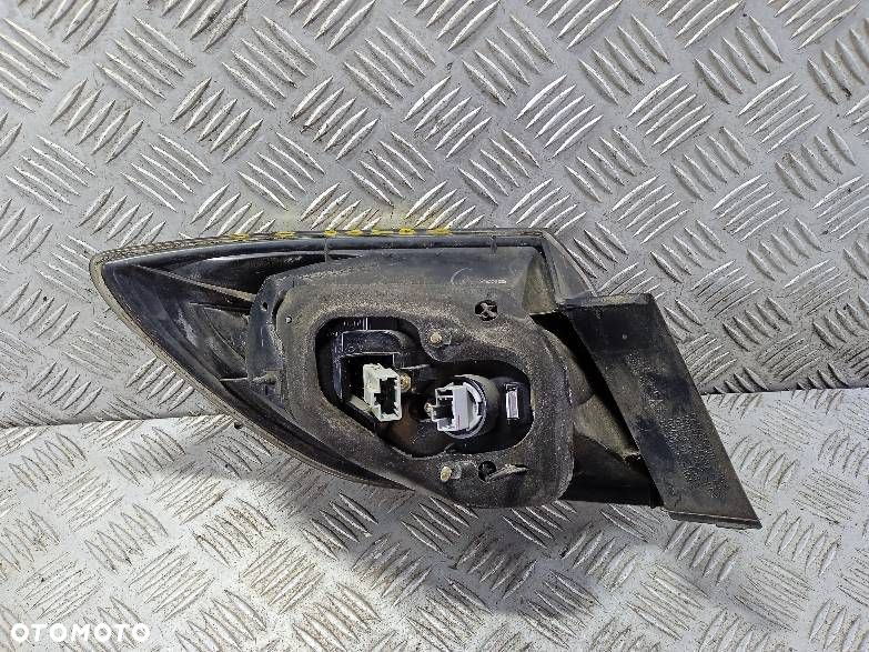 LAMPA PRAWA TYLNA MAZDA 3 - 2