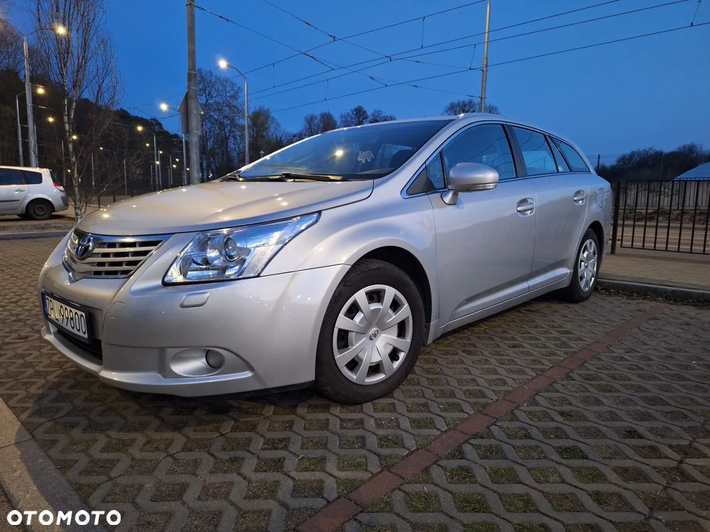 Toyota Avensis 1.8 Luna - 1