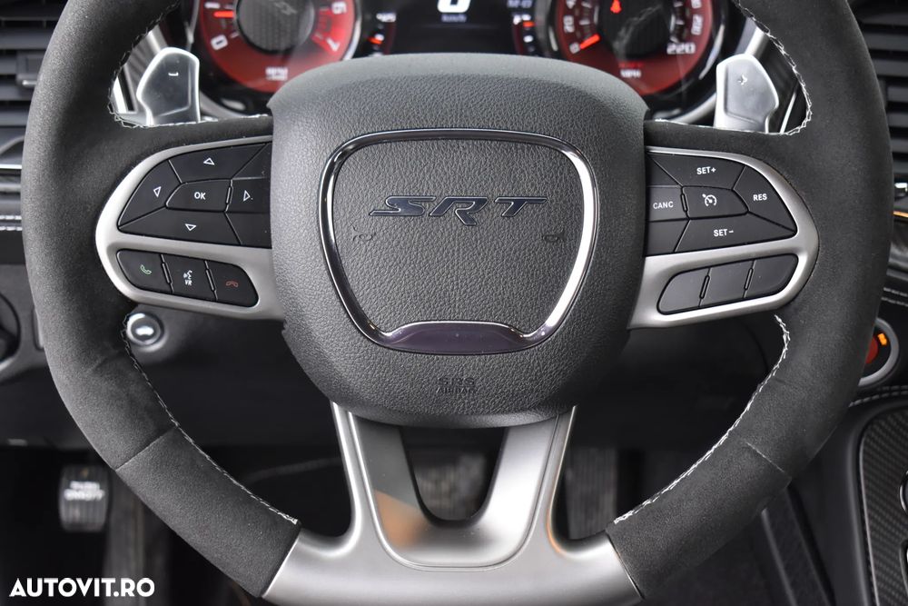 Dodge Challenger - 16