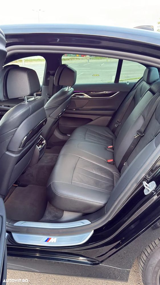 BMW Seria 7 730d xDrive MHEV - 36