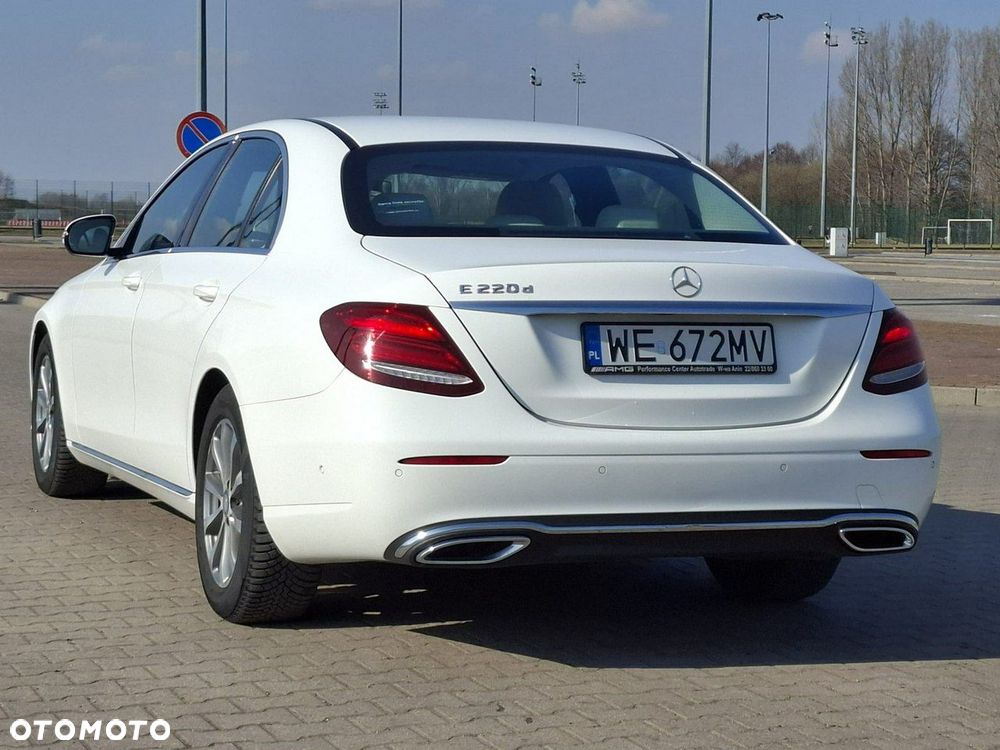 Mercedes-Benz Klasa E 220 d Business Edition 9G-TRONIC - 17