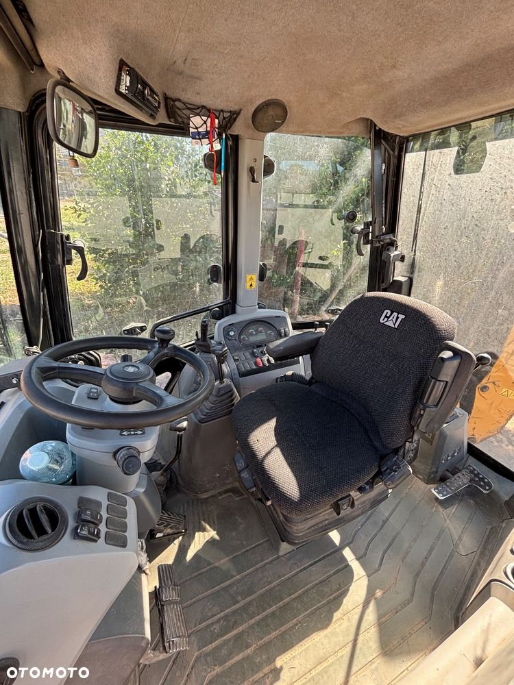 Caterpillar 427F2 - 3