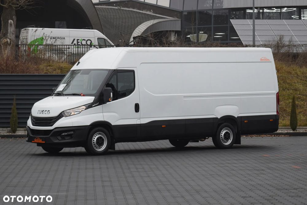 Iveco DAILY MAXI 35S16 / 2.3 - 160 KM / AUTOMAT HI-MATIC / NOWY MODEL / 3 OSOBY / DOSTAWCZE / BLASZAK / KLIMA / 2023 / SERWISOWANY / SPROWADZONY Z NIEMIEC - 1