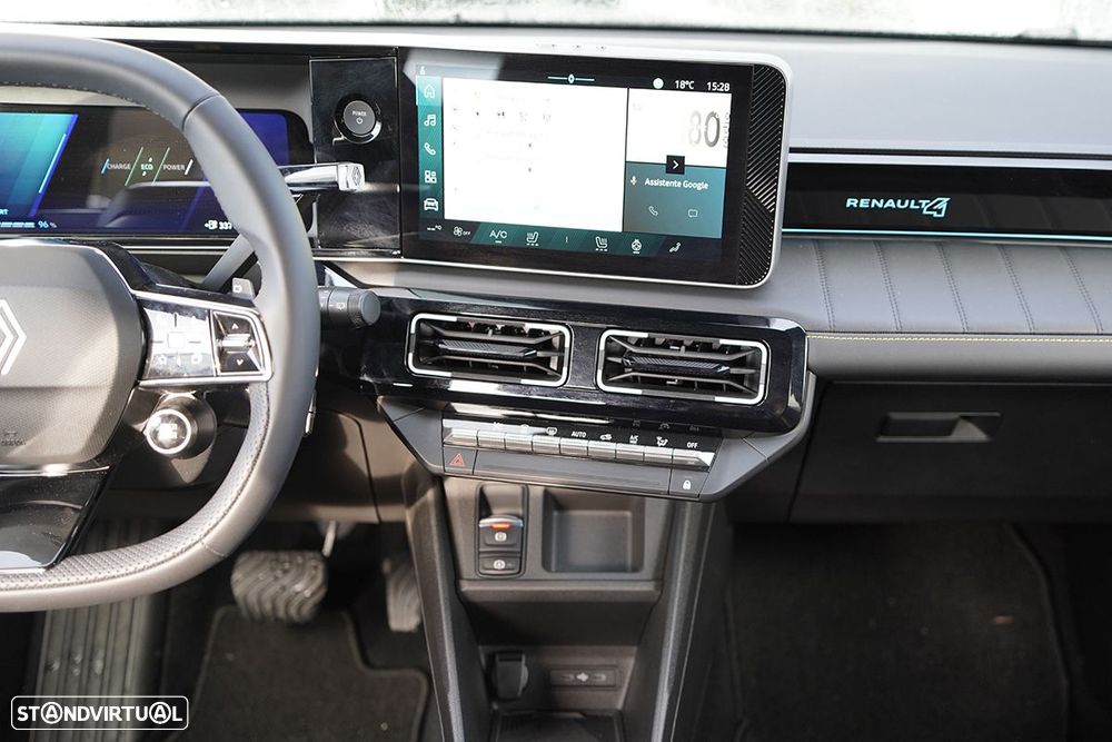 Renault 4 E-Tech 52 kWh Iconic Autonomia Conforto - 9