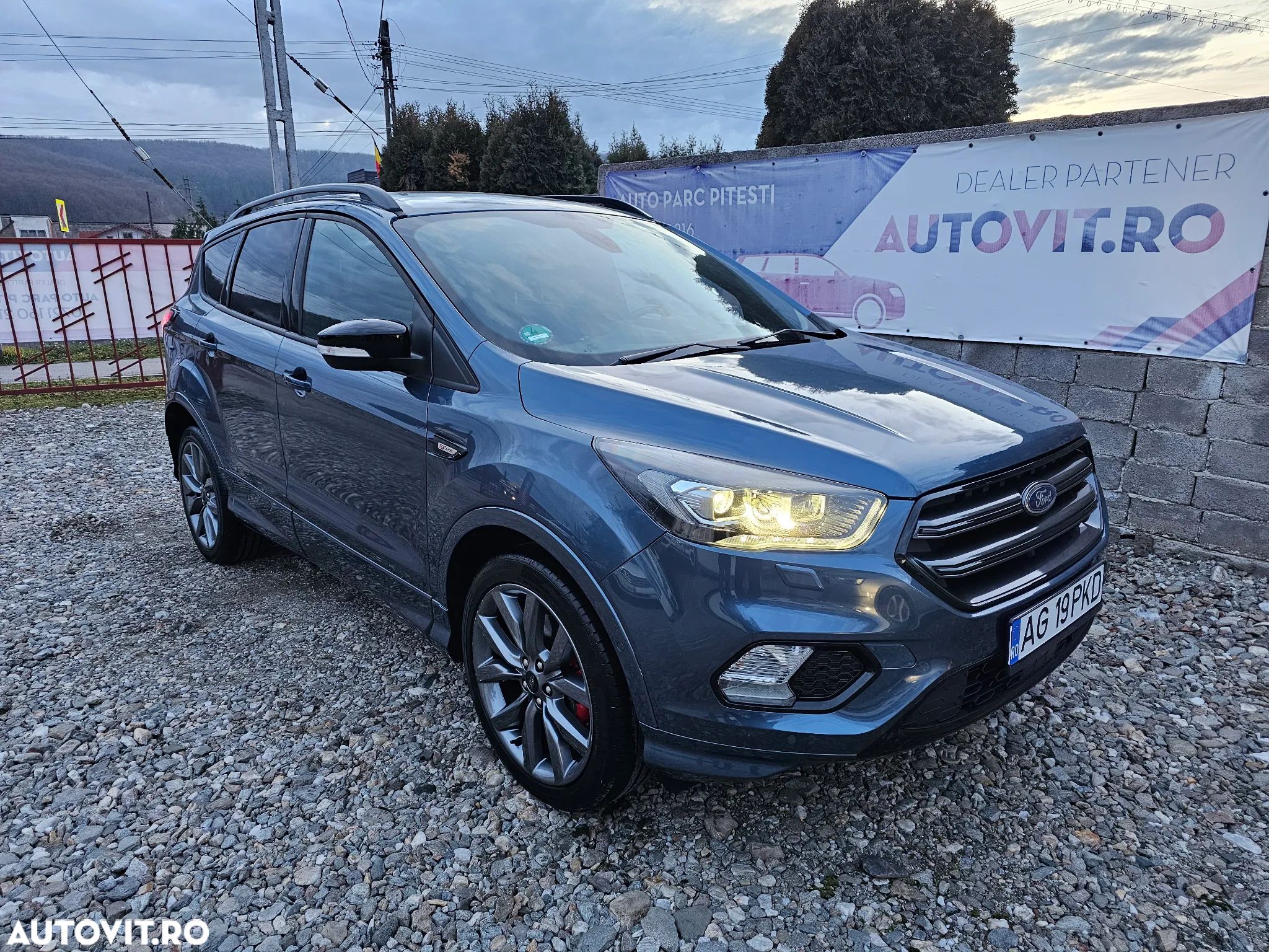 Ford Kuga - 1