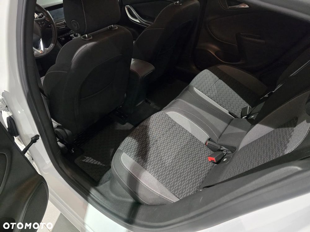 Opel Astra 1.2 T GS Line S&S - 11