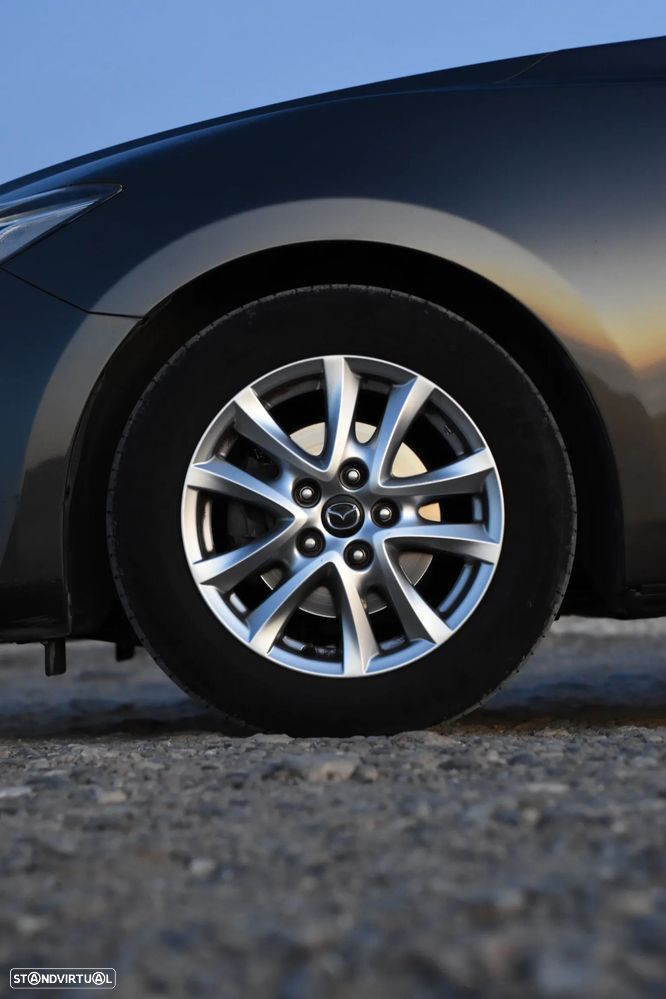 Mazda 3 Hatchback 1.5 Sky-G Evolve Navi - 32