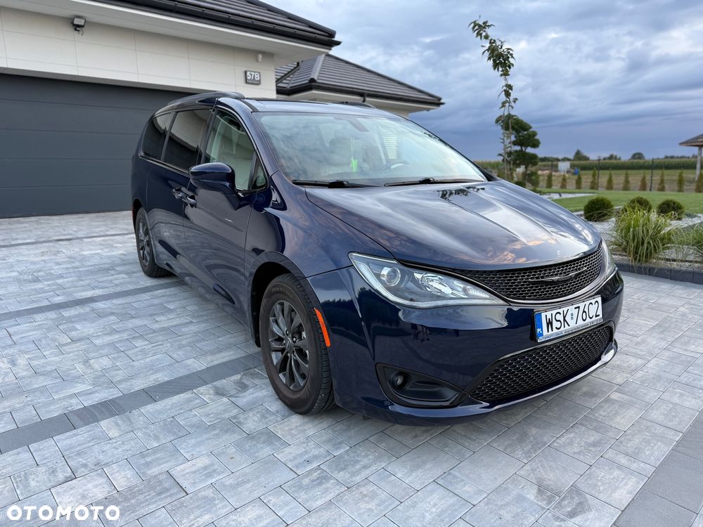 Chrysler Pacifica - 12