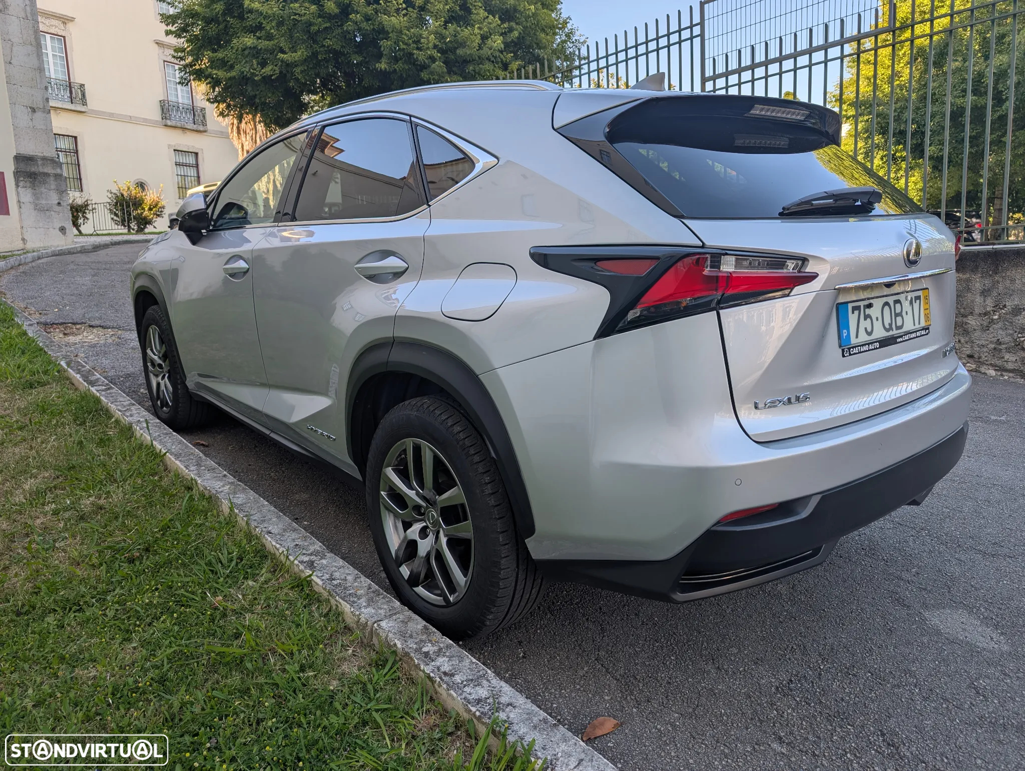 Lexus NX 300h Executive Plus - 4